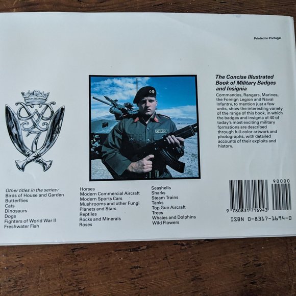 The Concise Illustrated Book of Military Badges and Insignia By Mark Lloyd - Picture 4 of 9